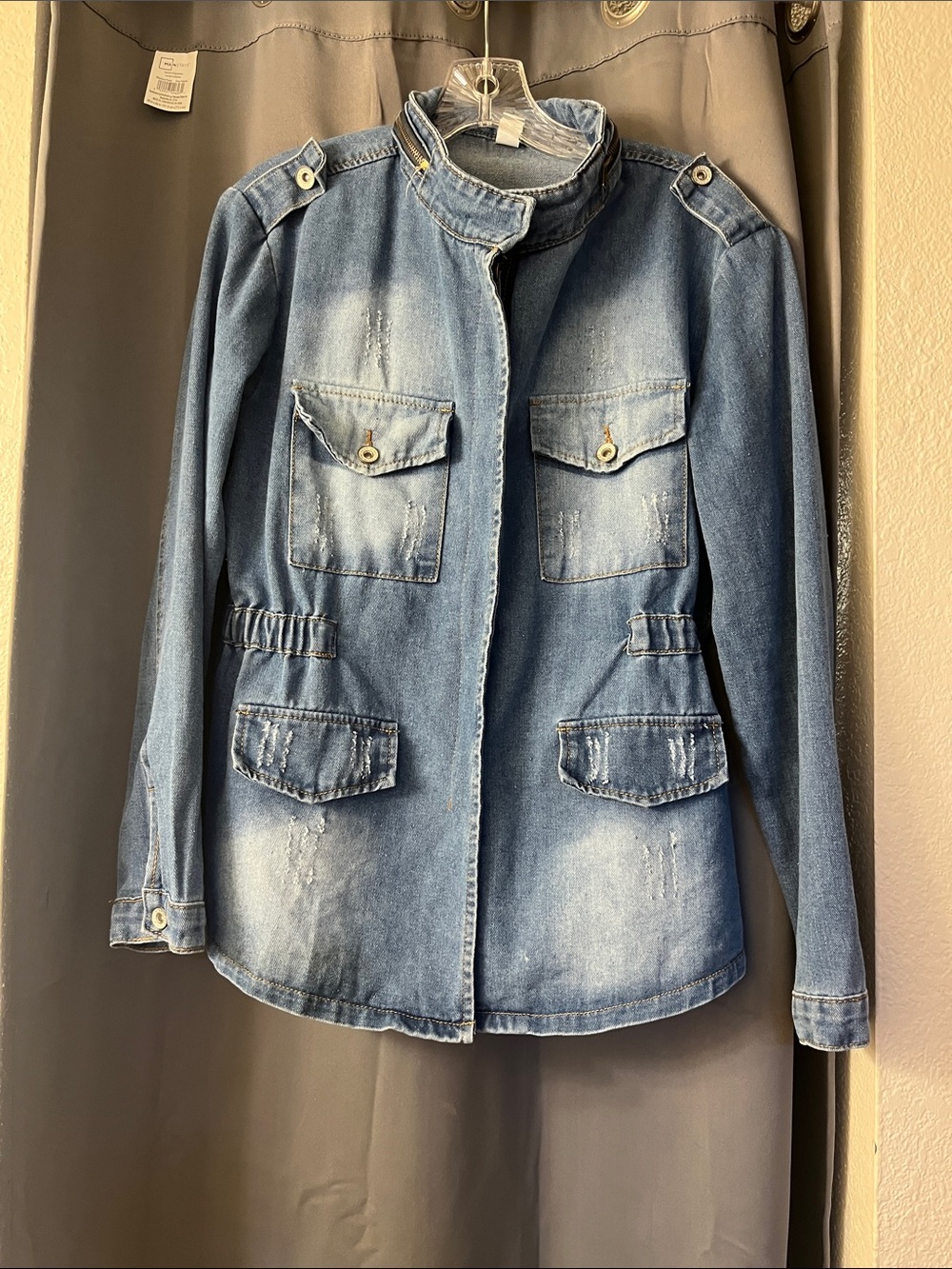 Classic Light Blue Denim Utility Jacket with Button-Flap Pockets